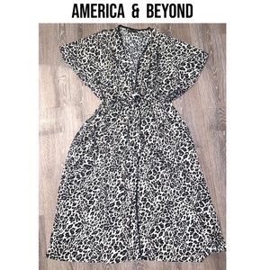 🔴4 for $25🔴 AMERICA AND BEYOND Leopard print Beach cover up